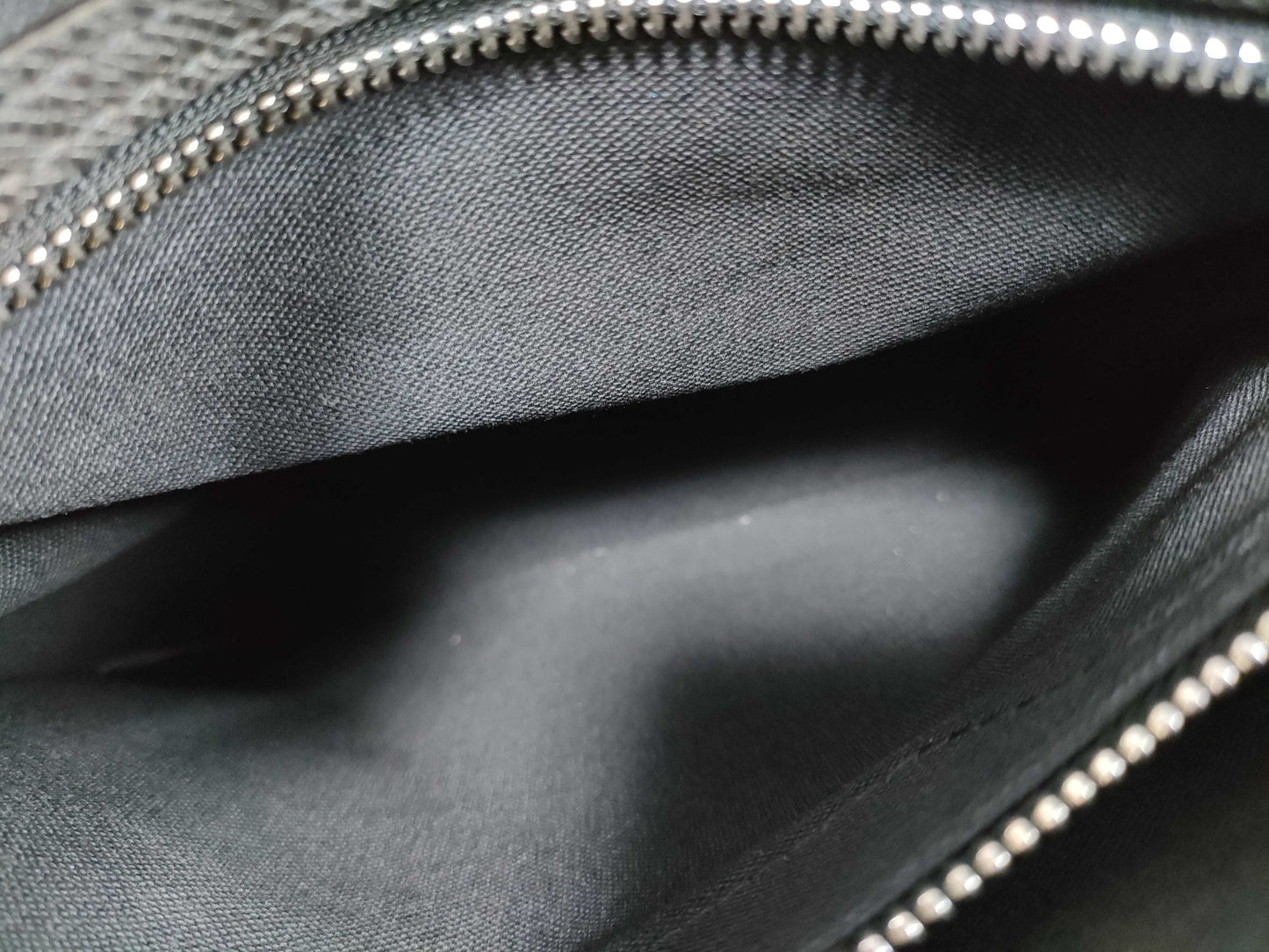 LOUIS VUITTON M 32627 Taiga LV Shoulder Bag