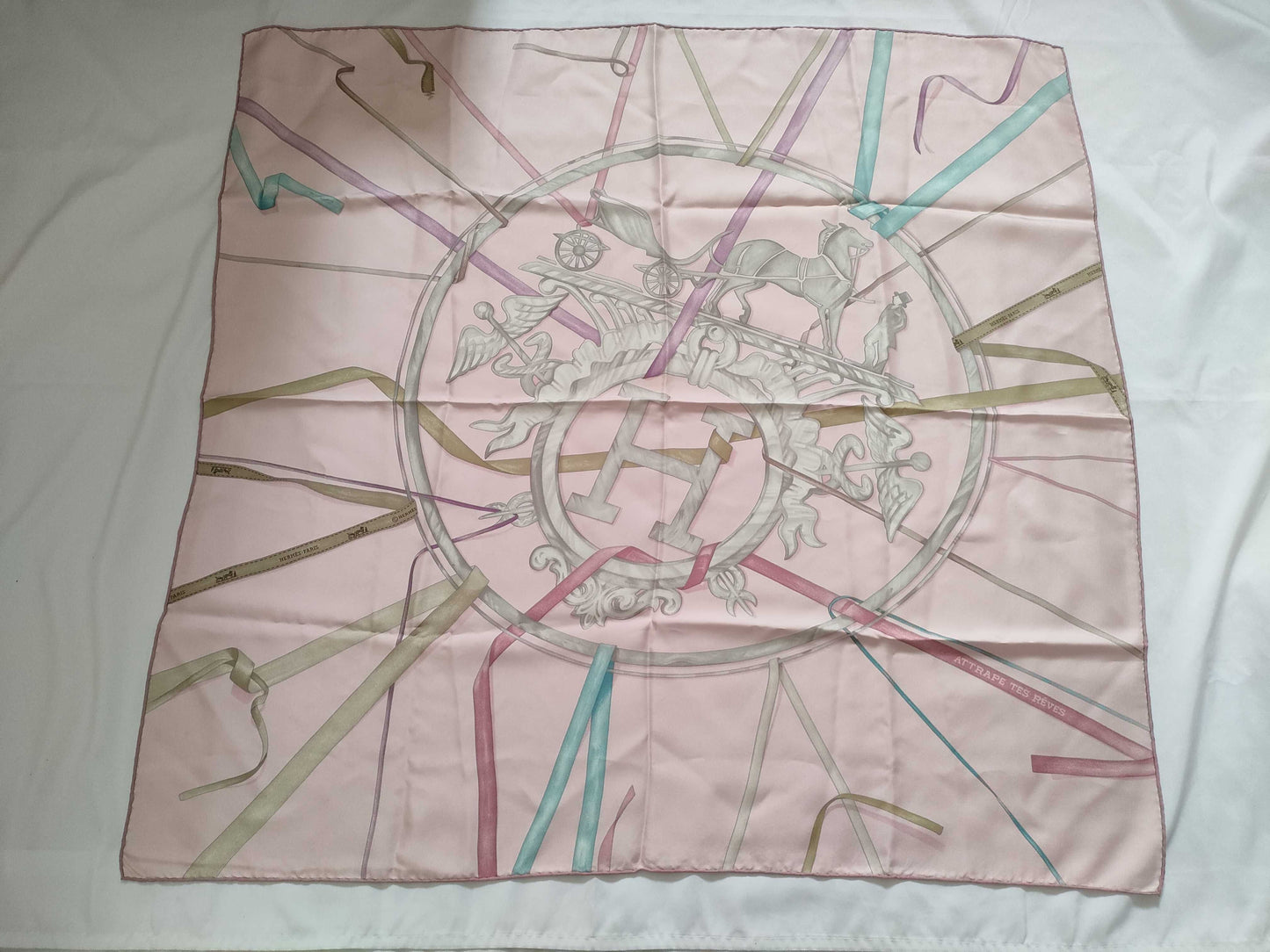 HERMES Carré 90 ATTRAPE TES REVES Catch Your Dream Pink Silk Other Accessories