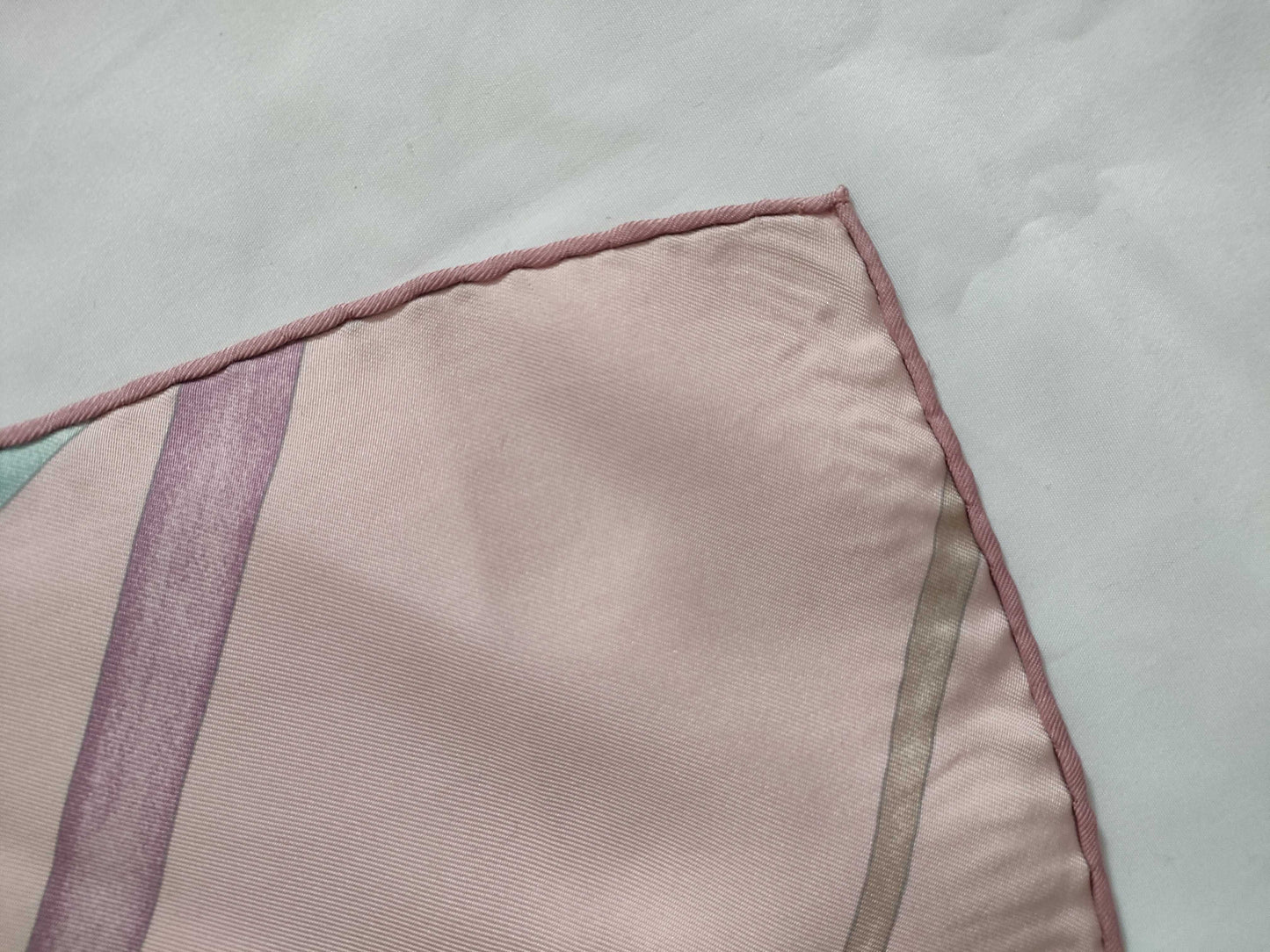 HERMES Carré 90 ATTRAPE TES REVES Catch Your Dream Pink Silk Other Accessories