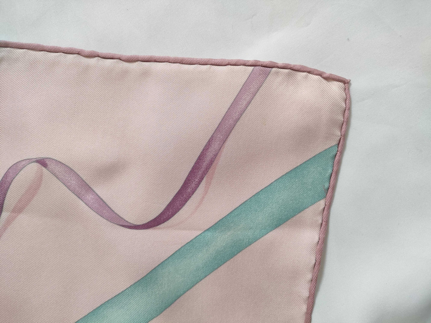 HERMES Carré 90 ATTRAPE TES REVES Catch Your Dream Pink Silk Other Accessories