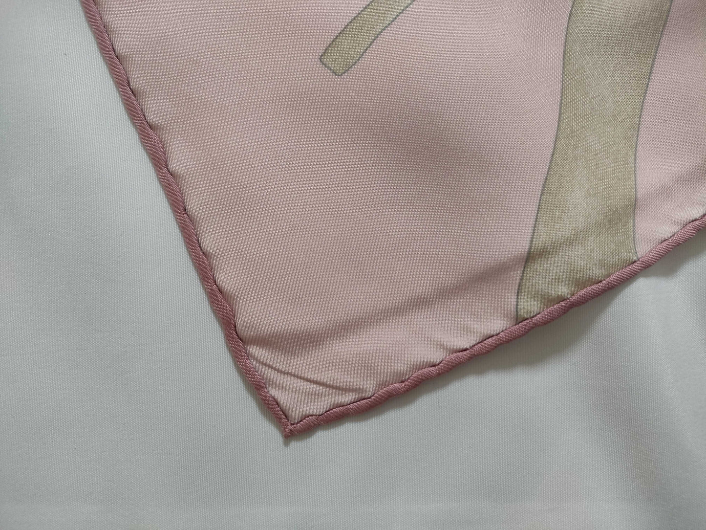 HERMES Carré 90 ATTRAPE TES REVES Catch Your Dream Pink Silk Other Accessories