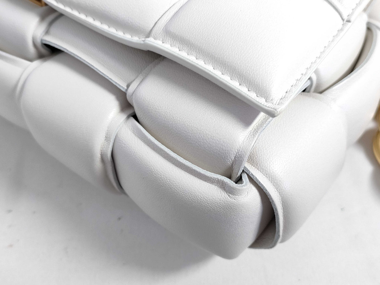 BOTTEGA VENETA Intrecciato Bottega Veneta Maxi Intrecciato 2-Way Shoulder Bag