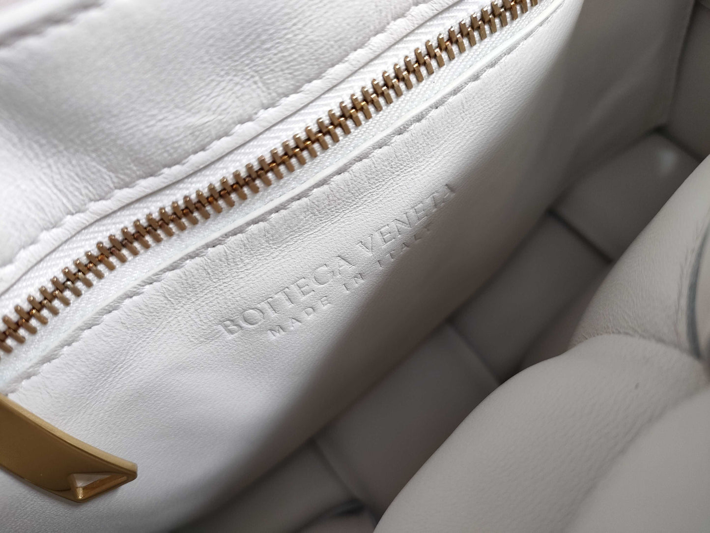 BOTTEGA VENETA Intrecciato Bottega Veneta Maxi Intrecciato 2-Way Shoulder Bag