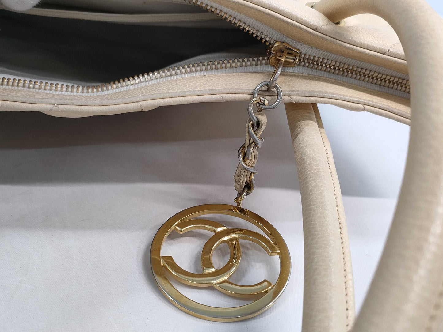 CHANEL Caviar Skin Chanel Hand Tote Bag