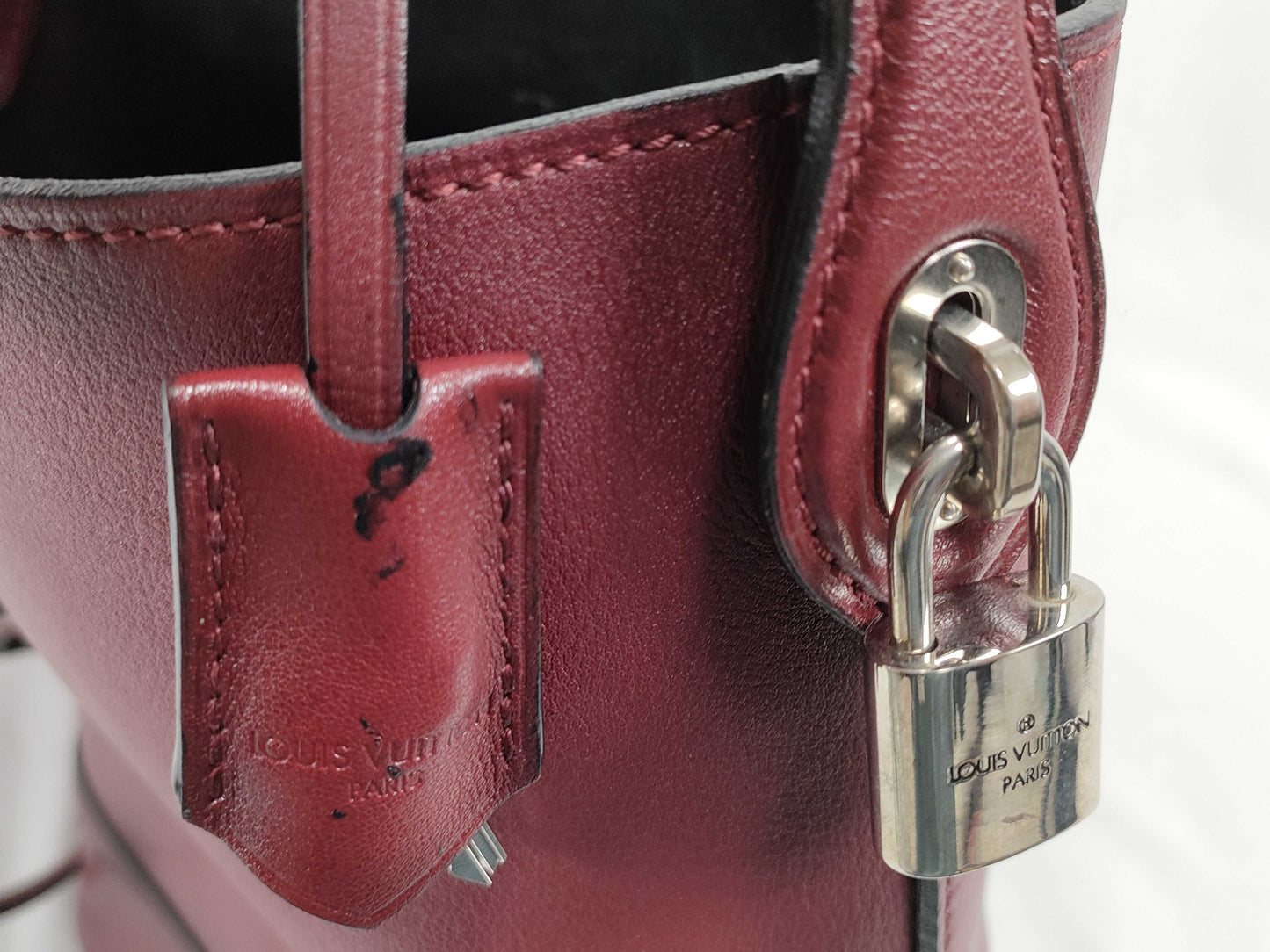 LOUIS VUITTON N 94590 Cuir Nuance NN14PM Calfskin Ruby Handbag
