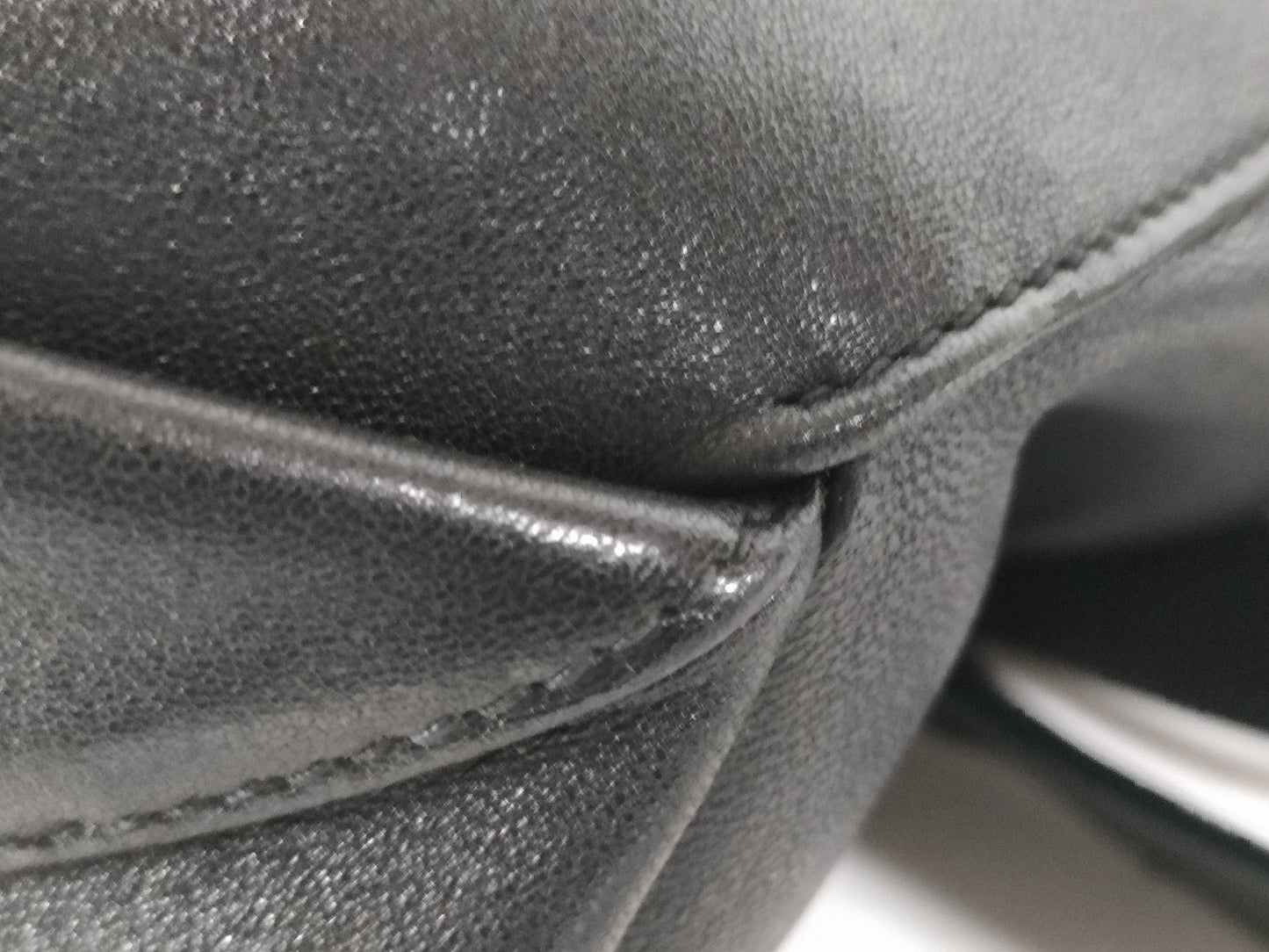 SAINT LAURENT 583328 Drawstring Shoulder Bag in Black Leather