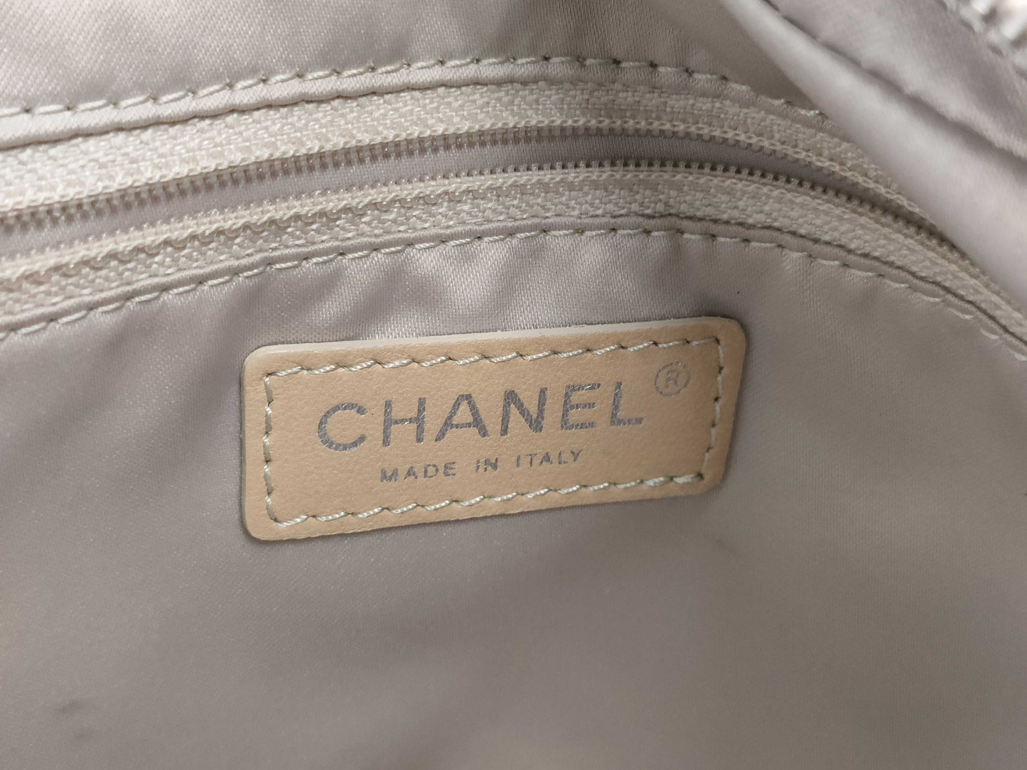 CHANEL Caviar Matelasse Chain Shoulder Bag with Silver Hardware