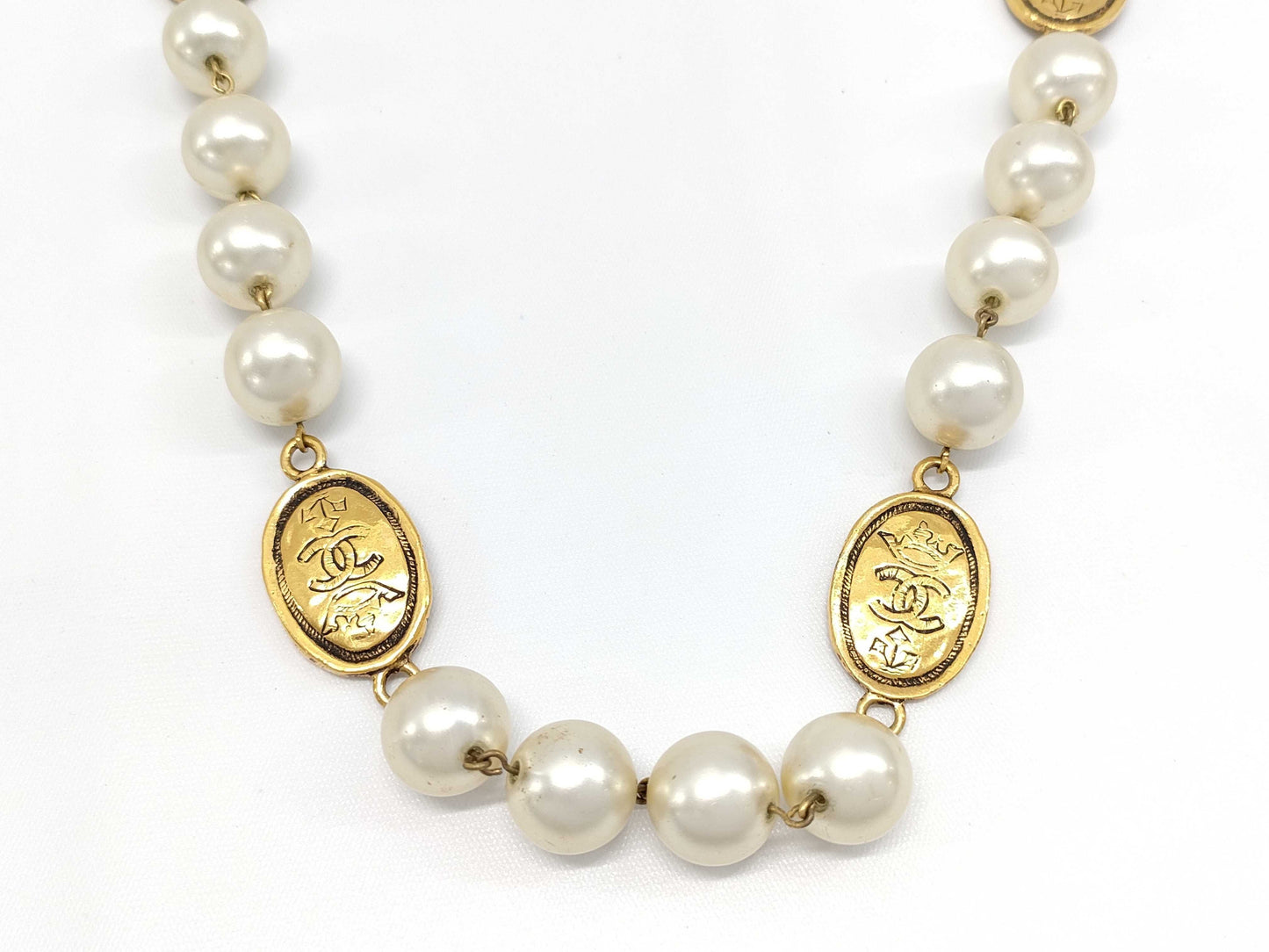 CHANEL GP Faux Pearl Neck Oval Coco Mark 167.9g Necklace
