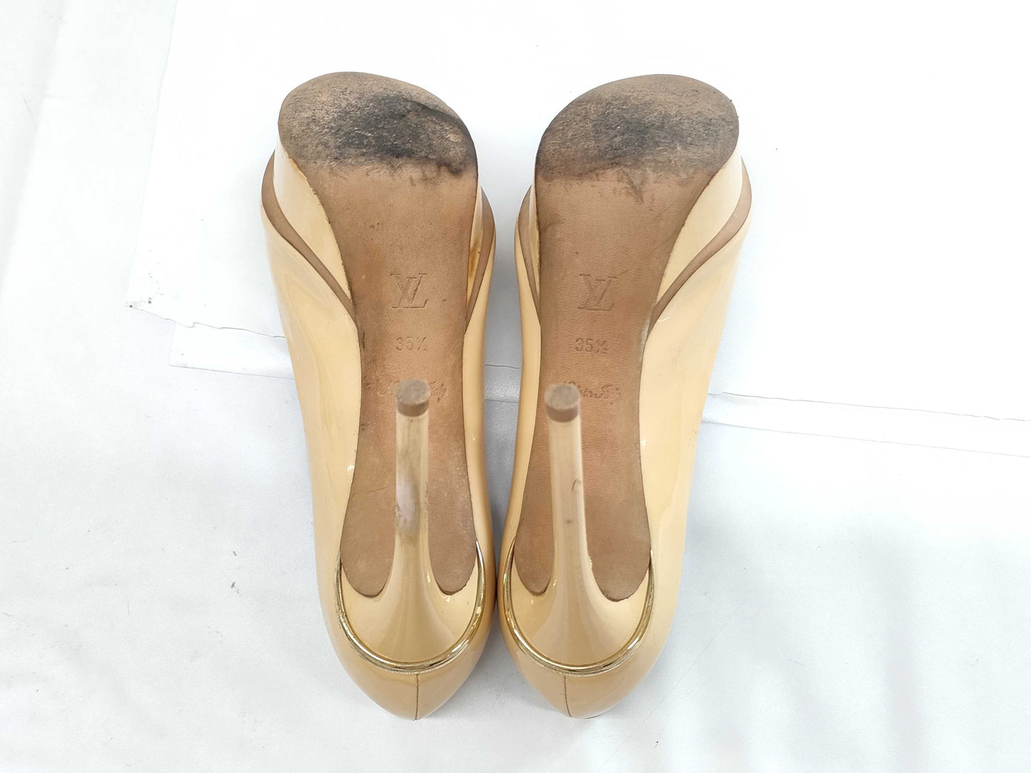 LOUIS VUITTON LOUIS VUITTON Louis Vuitton Back Logo Heel Pumps Size 35 1/2