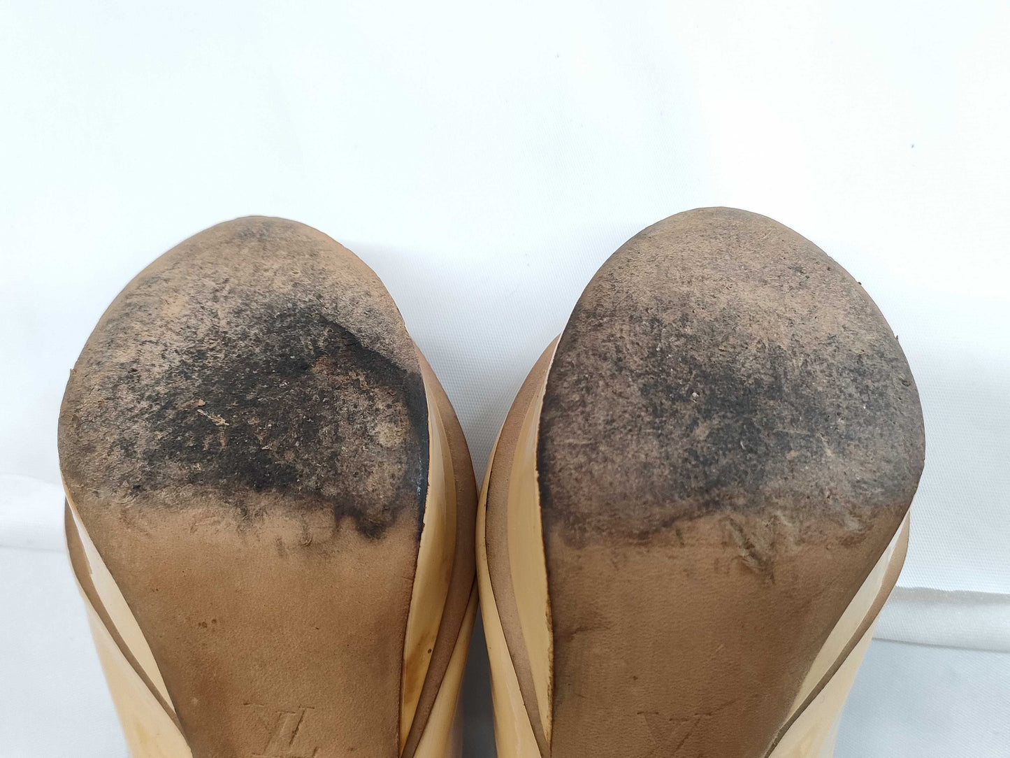 LOUIS VUITTON LOUIS VUITTON Louis Vuitton Back Logo Heel Pumps Size 35 1/2
