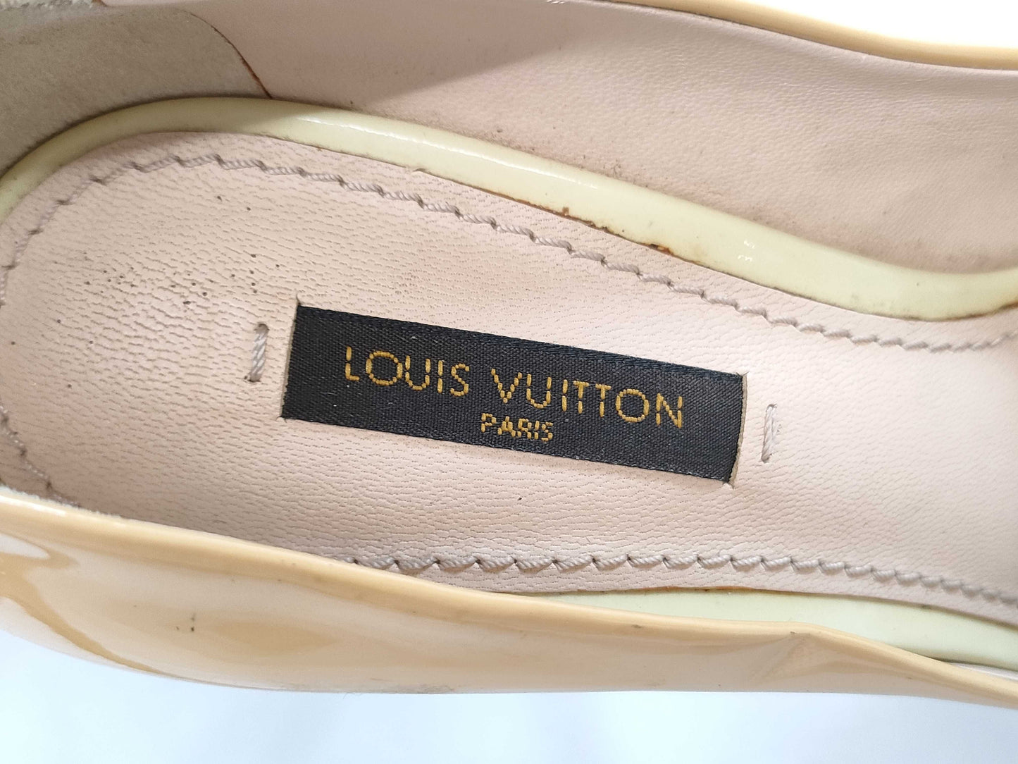 LOUIS VUITTON LOUIS VUITTON Louis Vuitton Back Logo Heel Pumps Size 35 1/2