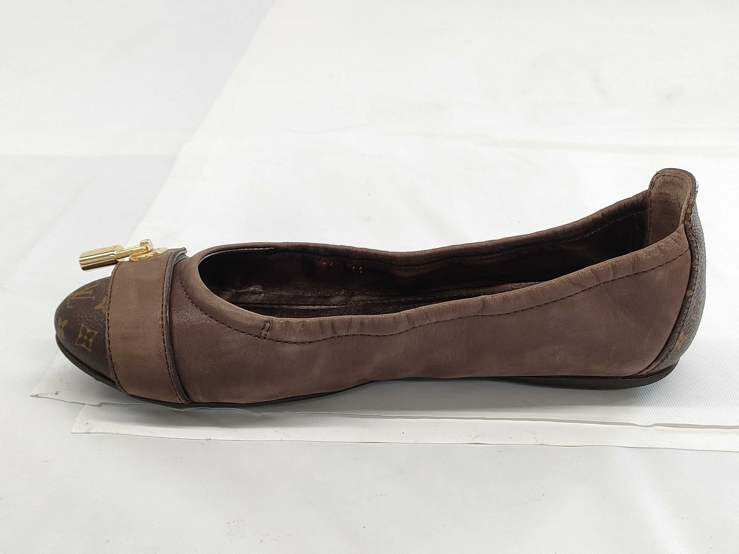 LOUIS VUITTON LOUIS VUITTON Louis Vuitton Monogram Padlock Pumps Size 36 1/2