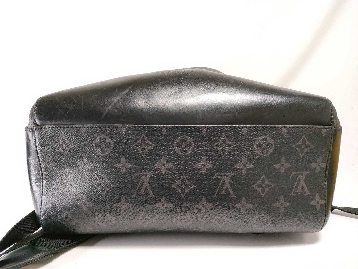 LOUIS VUITTON M40527 LOUIS VUITTON Louis Vuitton M40527 Monogram Eclipse Explorer Backpack