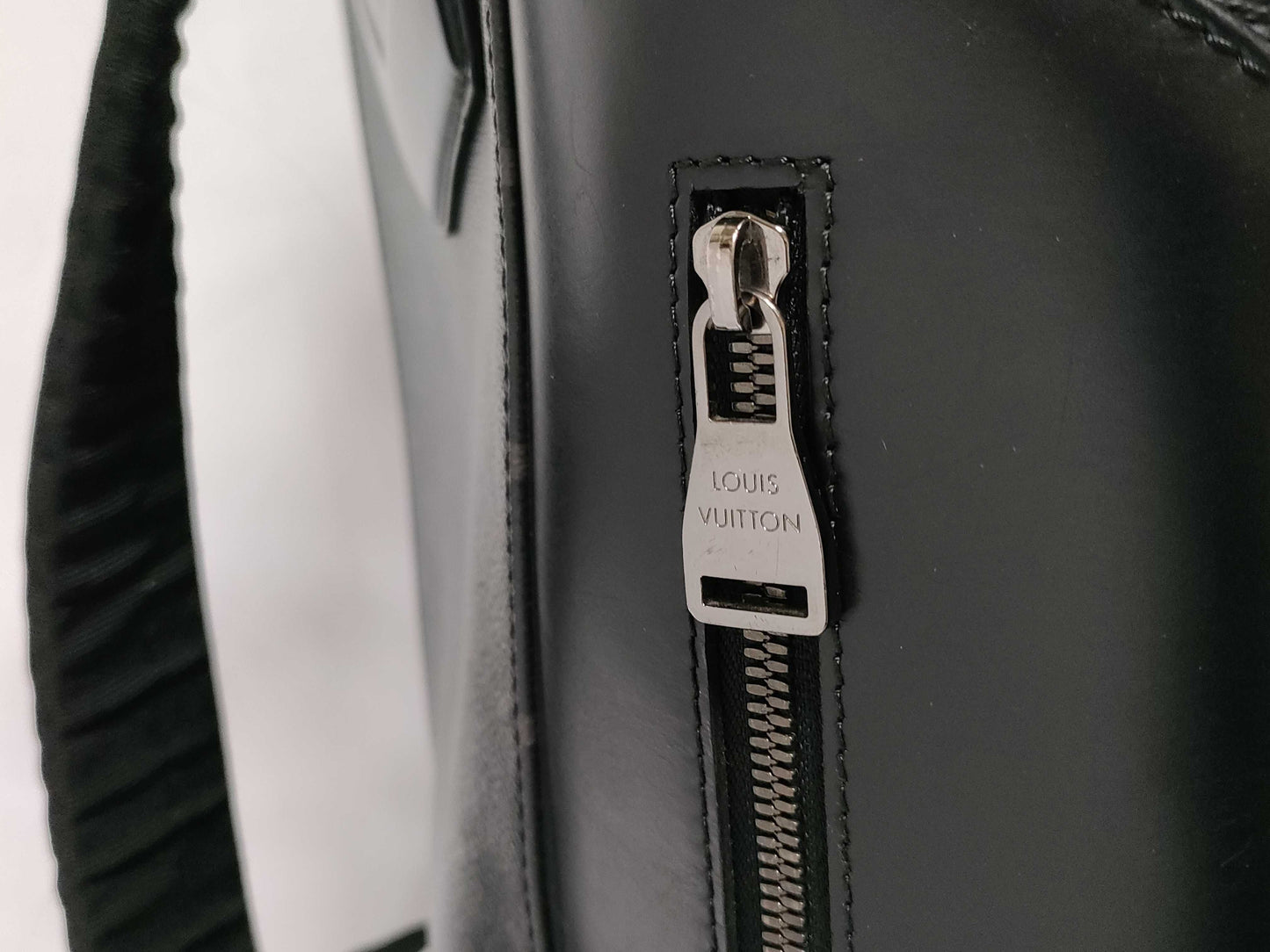 LOUIS VUITTON M40527 LOUIS VUITTON Louis Vuitton M40527 Monogram Eclipse Explorer Backpack