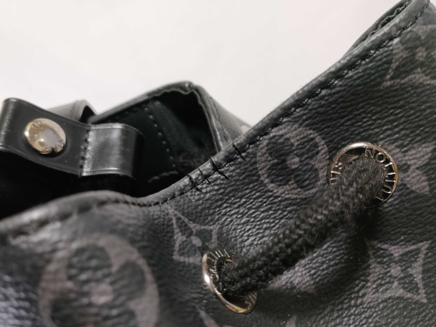 LOUIS VUITTON M40527 LOUIS VUITTON Louis Vuitton M40527 Monogram Eclipse Explorer Backpack