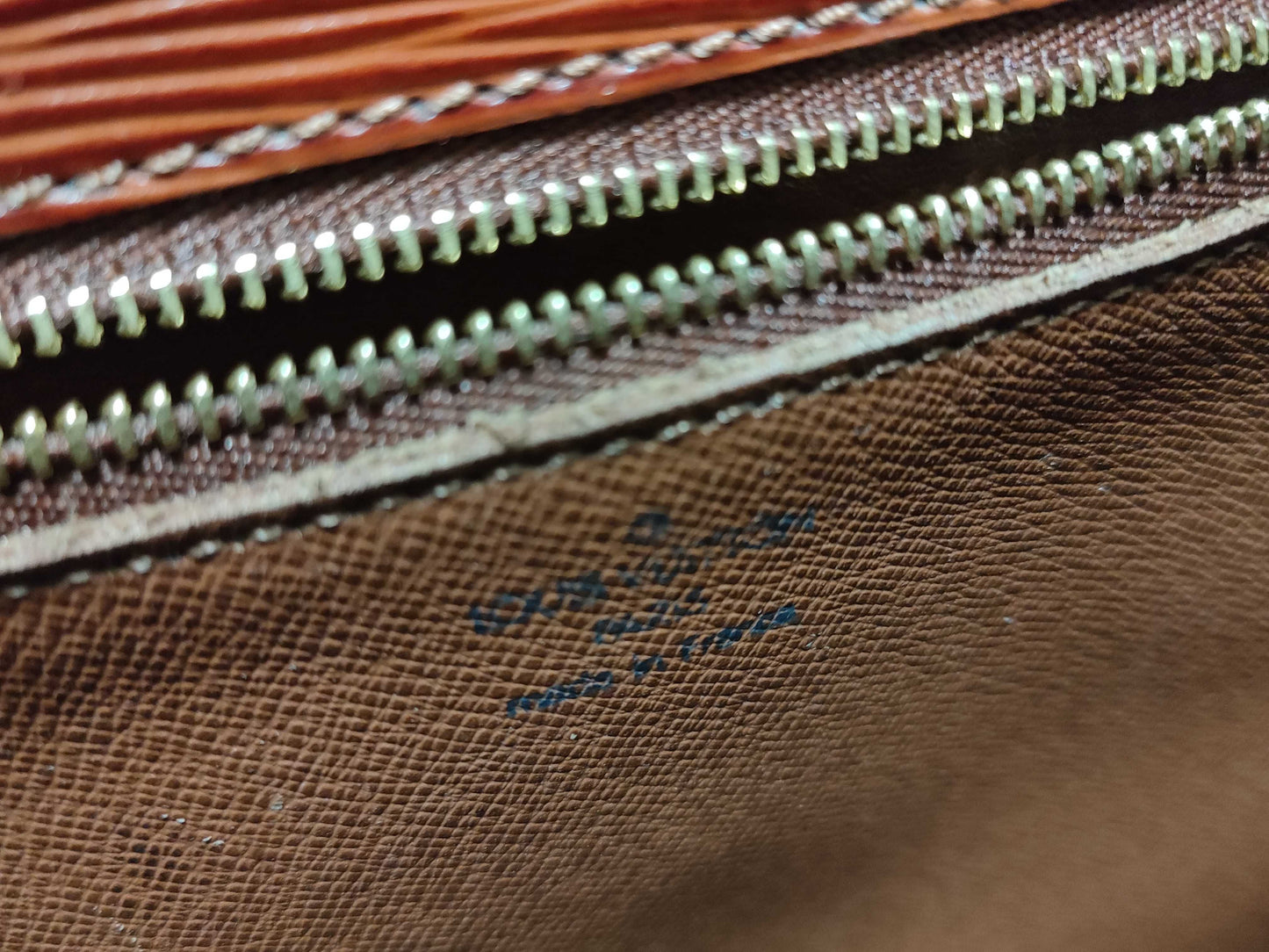 LOUIS VUITTON M52193 Epi Leather Brown Shoulder Bag
