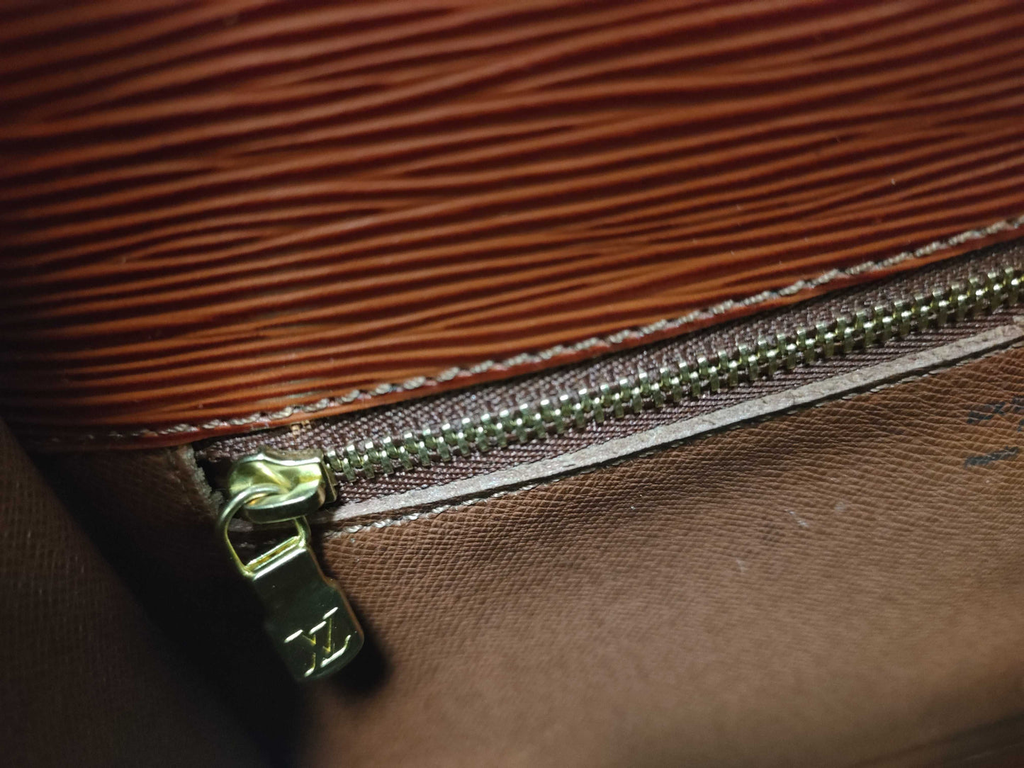 LOUIS VUITTON M52193 Epi Leather Brown Shoulder Bag