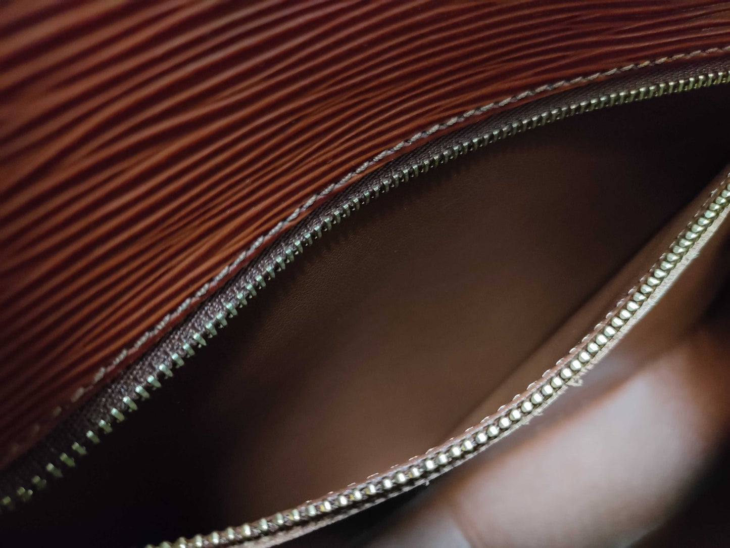 LOUIS VUITTON M52193 Epi Leather Brown Shoulder Bag
