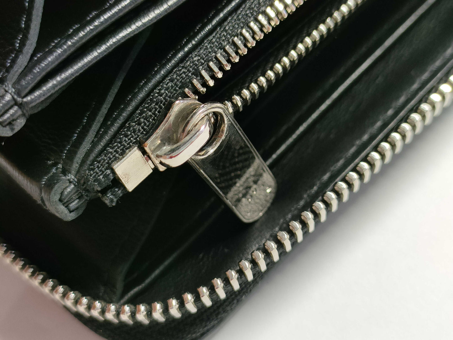 LOUIS VUITTON M61867 Mahina Zippy Wallet in Noir