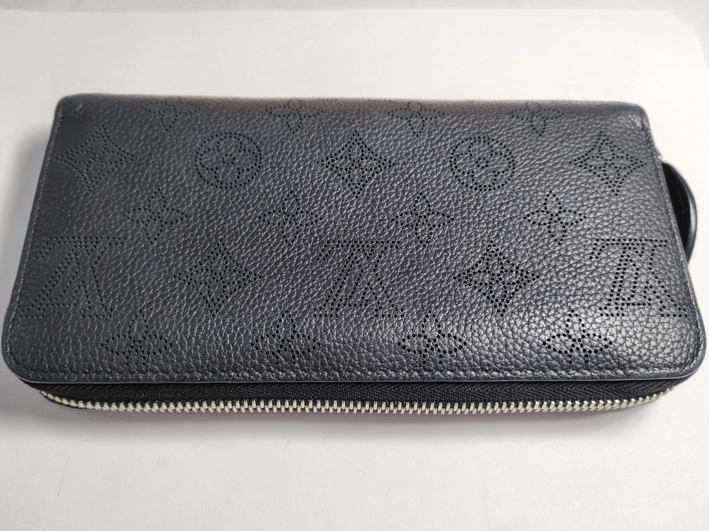 LOUIS VUITTON M61867 Mahina Zippy Wallet in Noir