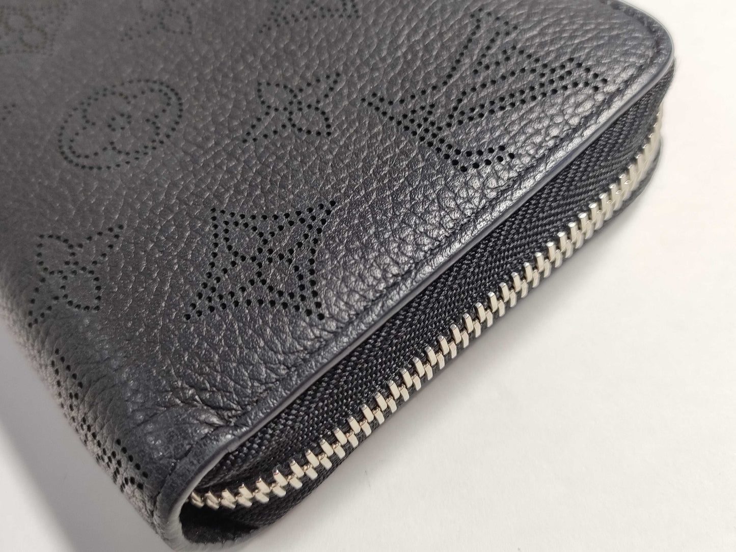 LOUIS VUITTON M61867 Mahina Zippy Wallet in Noir