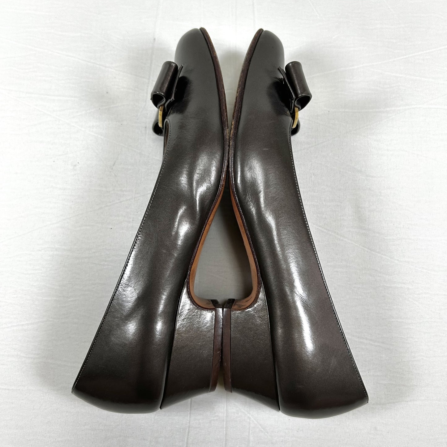 Salvatore Ferragamo Metallic Greige Vara Ribbon Low Heel 6 1/2B Pumps