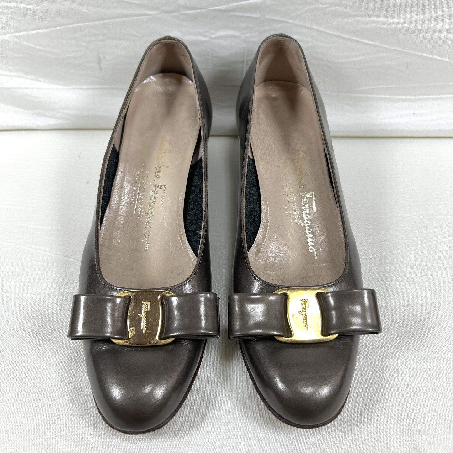 Salvatore Ferragamo Metallic Greige Vara Ribbon Low Heel 6 1/2B Pumps