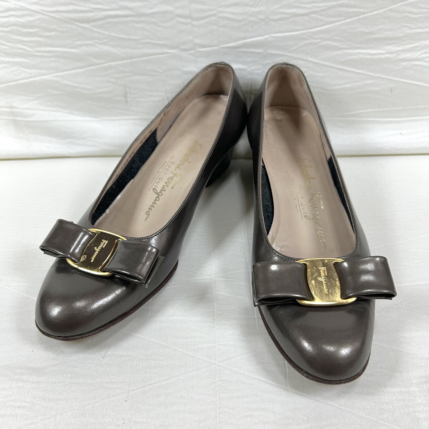 Salvatore Ferragamo Metallic Greige Vara Ribbon Low Heel 6 1/2B Pumps