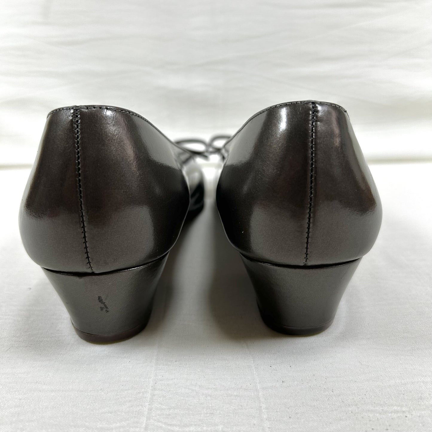 Salvatore Ferragamo Metallic Greige Vara Ribbon Low Heel 6 1/2B Pumps