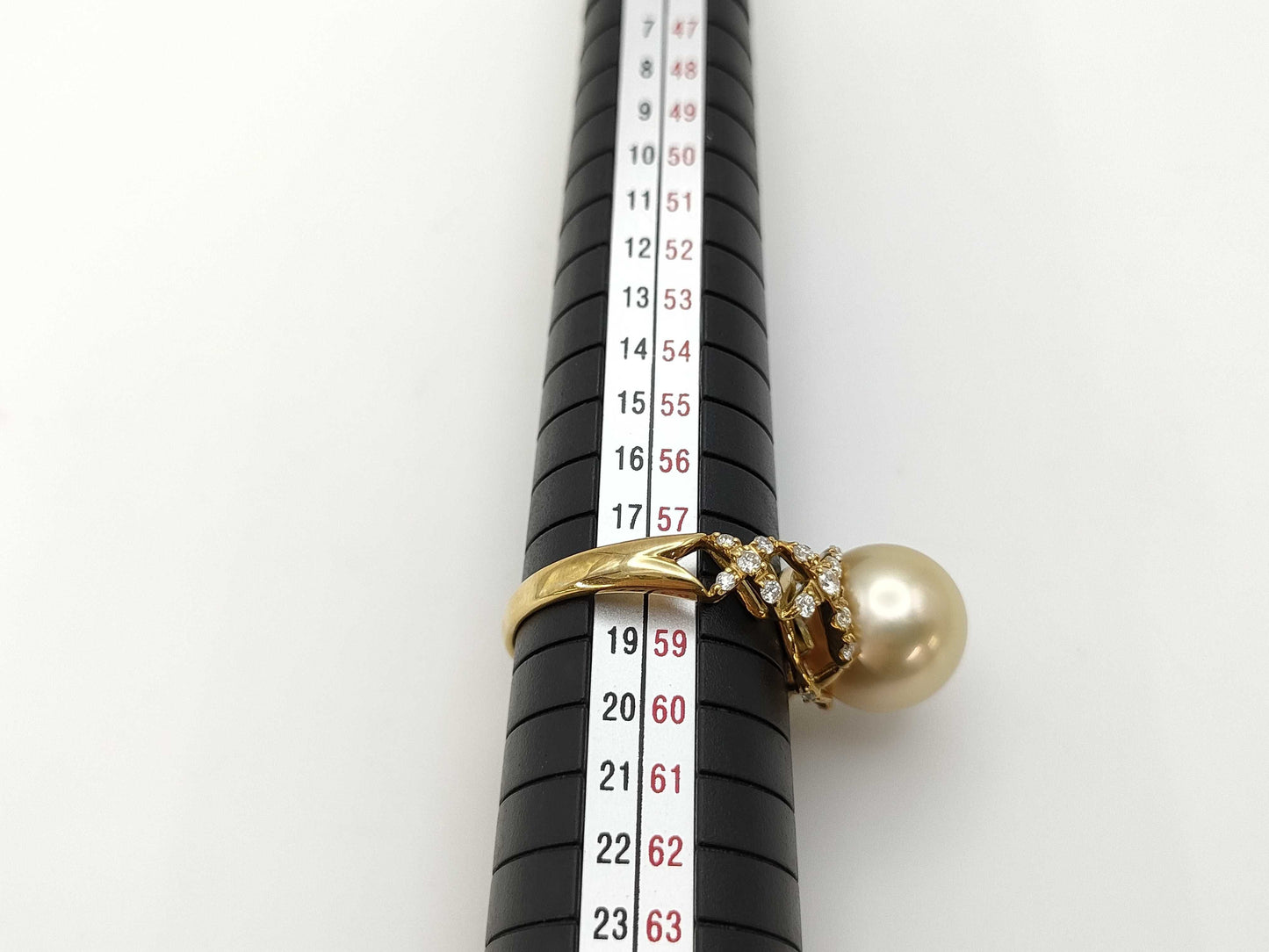 Pearl diameter: approx. 11.7mm, D0.40ct, 18K gold, 7.2g, ring