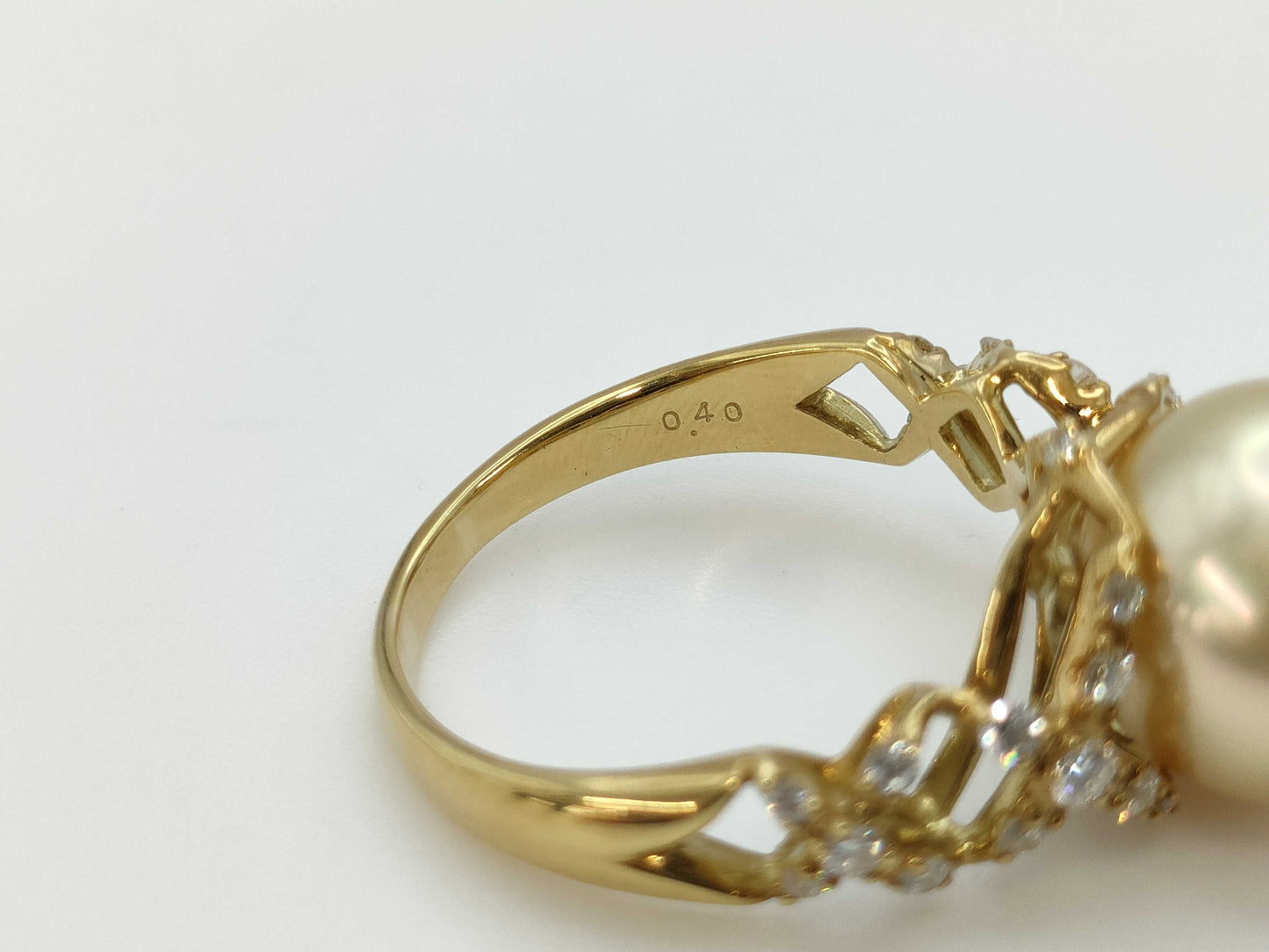 Pearl diameter: approx. 11.7mm, D0.40ct, 18K gold, 7.2g, ring