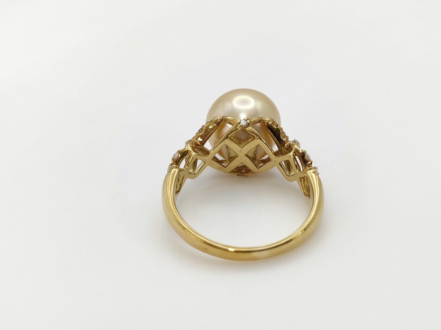 Pearl diameter: approx. 11.7mm, D0.40ct, 18K gold, 7.2g, ring