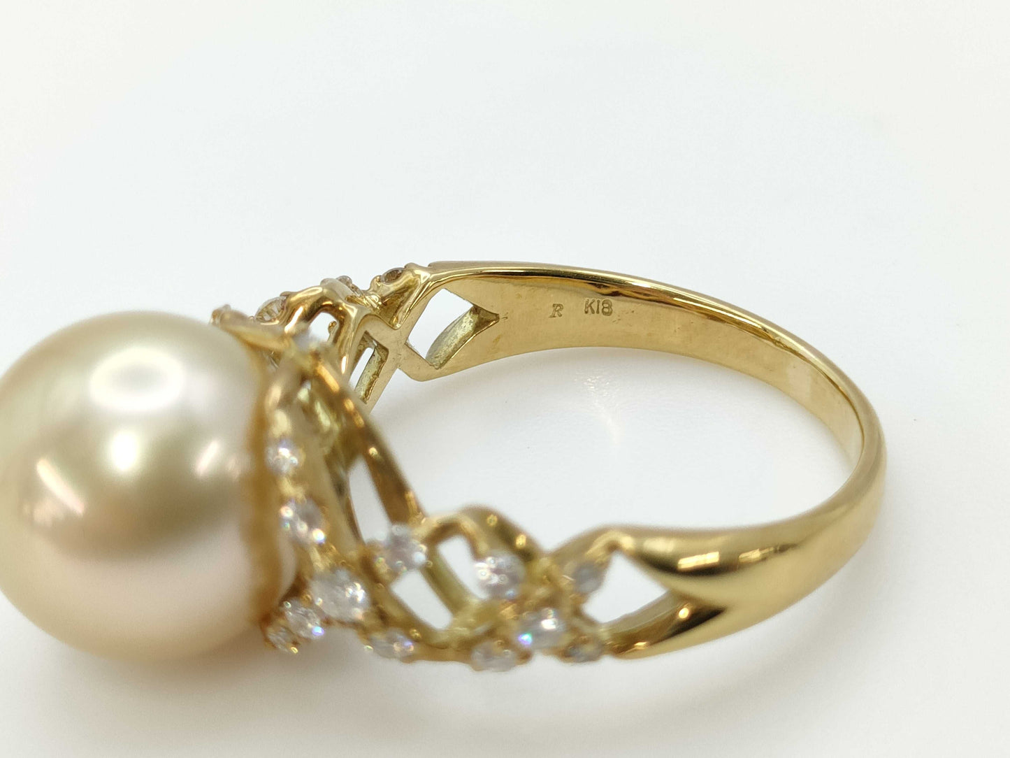 Pearl diameter: approx. 11.7mm, D0.40ct, 18K gold, 7.2g, ring