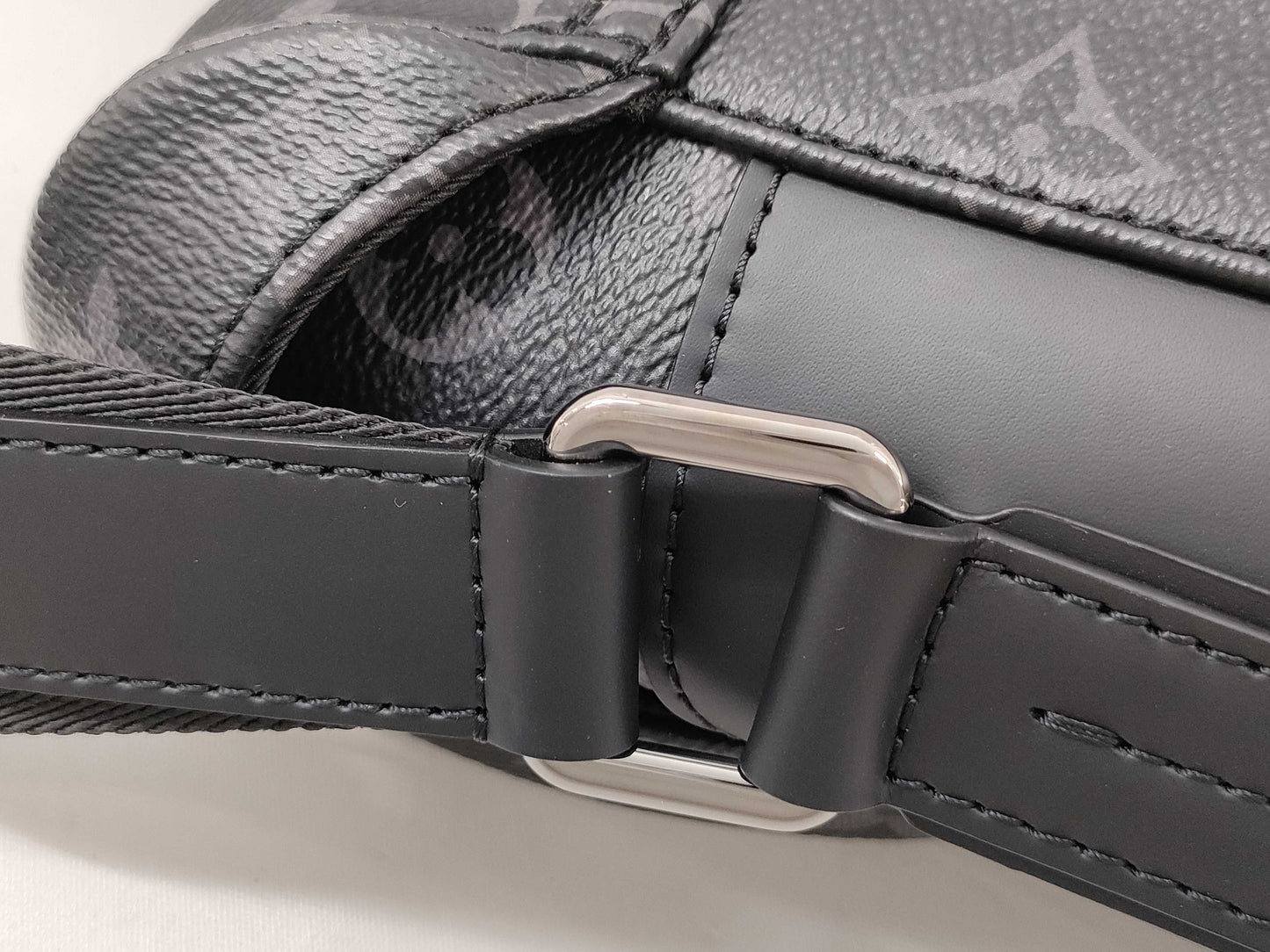 LOUIS VUITTON Monogram Eclipse Messenger Voyage Shoulder Bag M40511IC