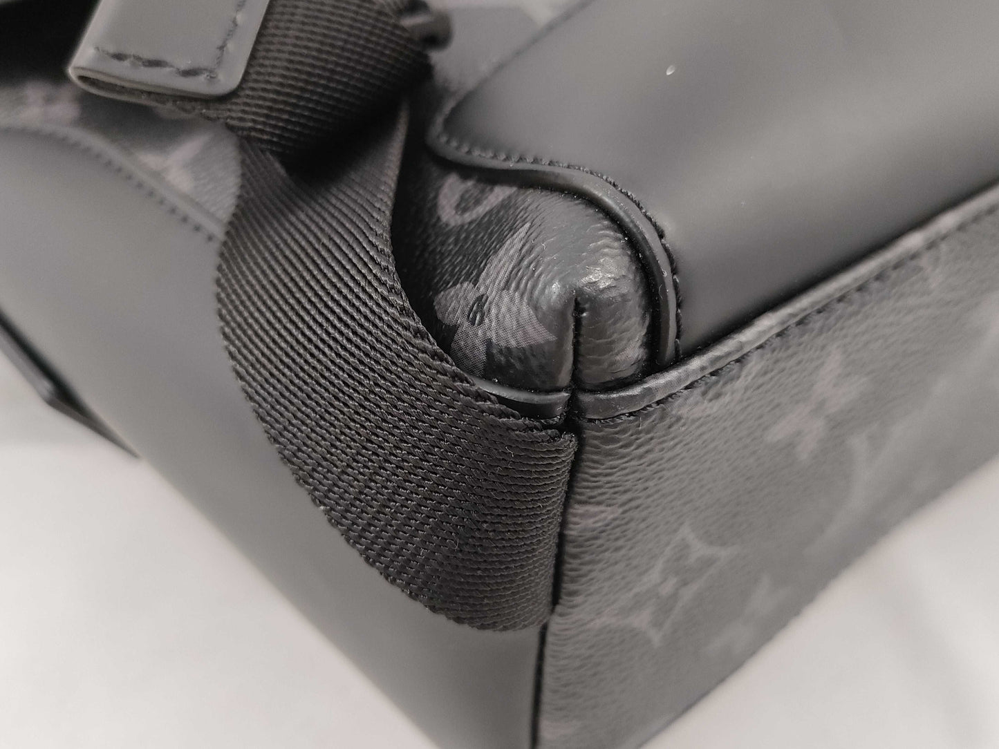 LOUIS VUITTON Monogram Eclipse Messenger Voyage Shoulder Bag M40511IC