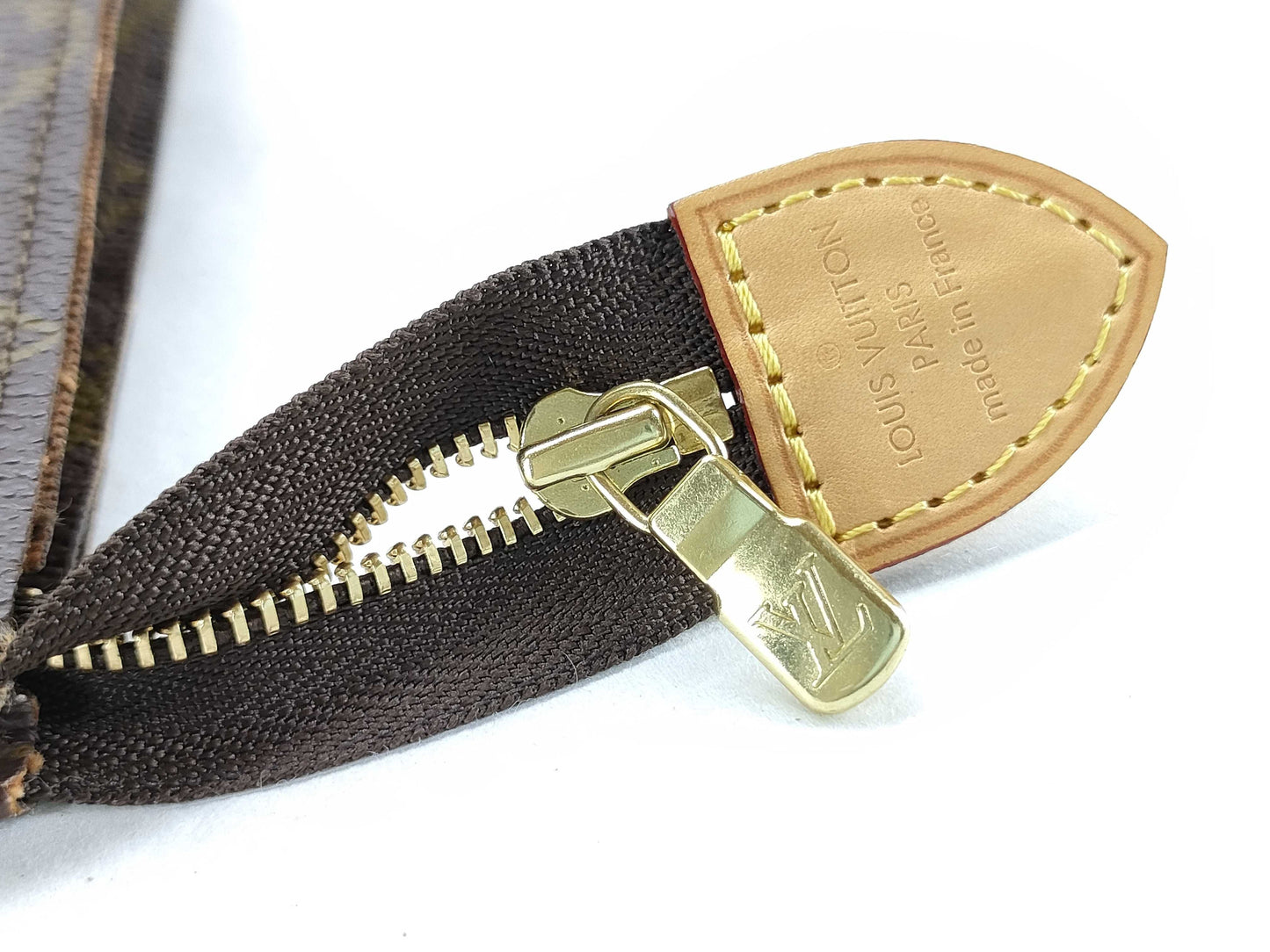 LOUIS VUITTON Monogram LOUIS VUITTON Bag Pouch