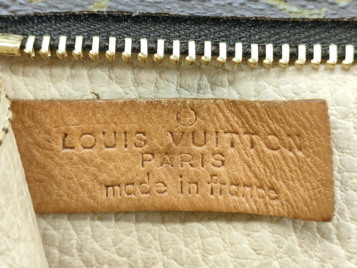 LOUIS VUITTON Monogram LOUIS VUITTON Bag Pouch