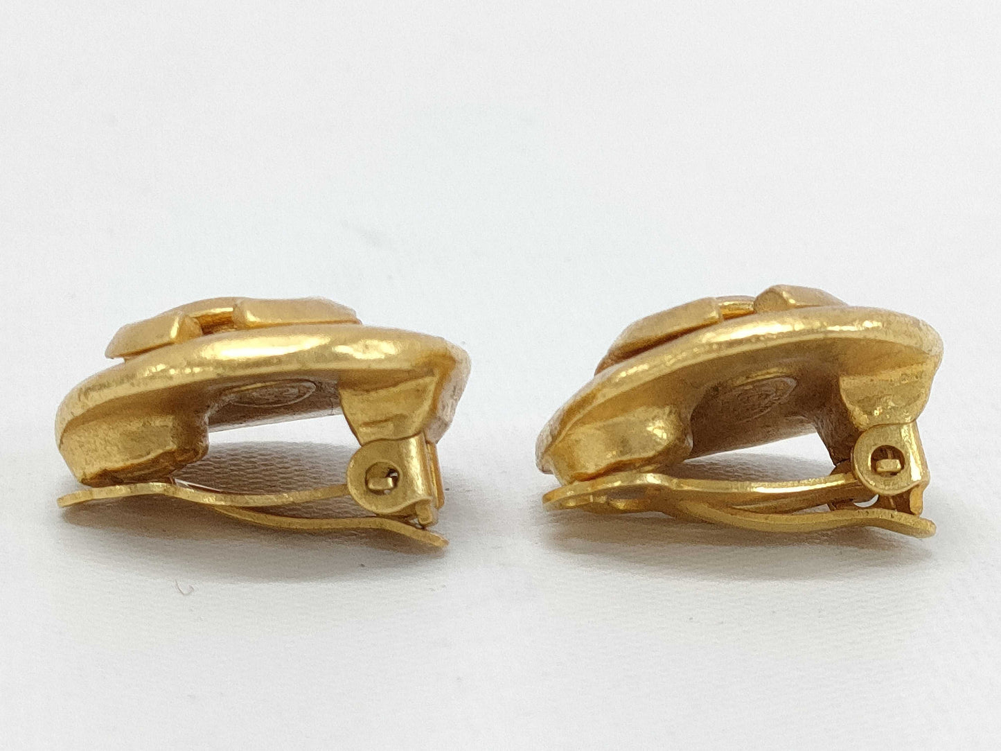 CHANEL CHANEL Coco Mark Round Gold Earrings