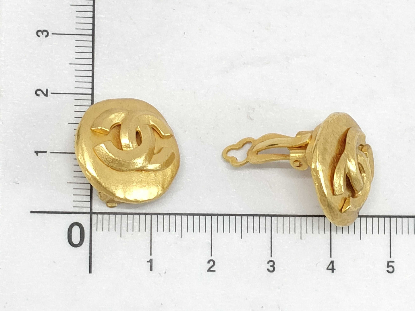 CHANEL CHANEL Coco Mark Round Gold Earrings