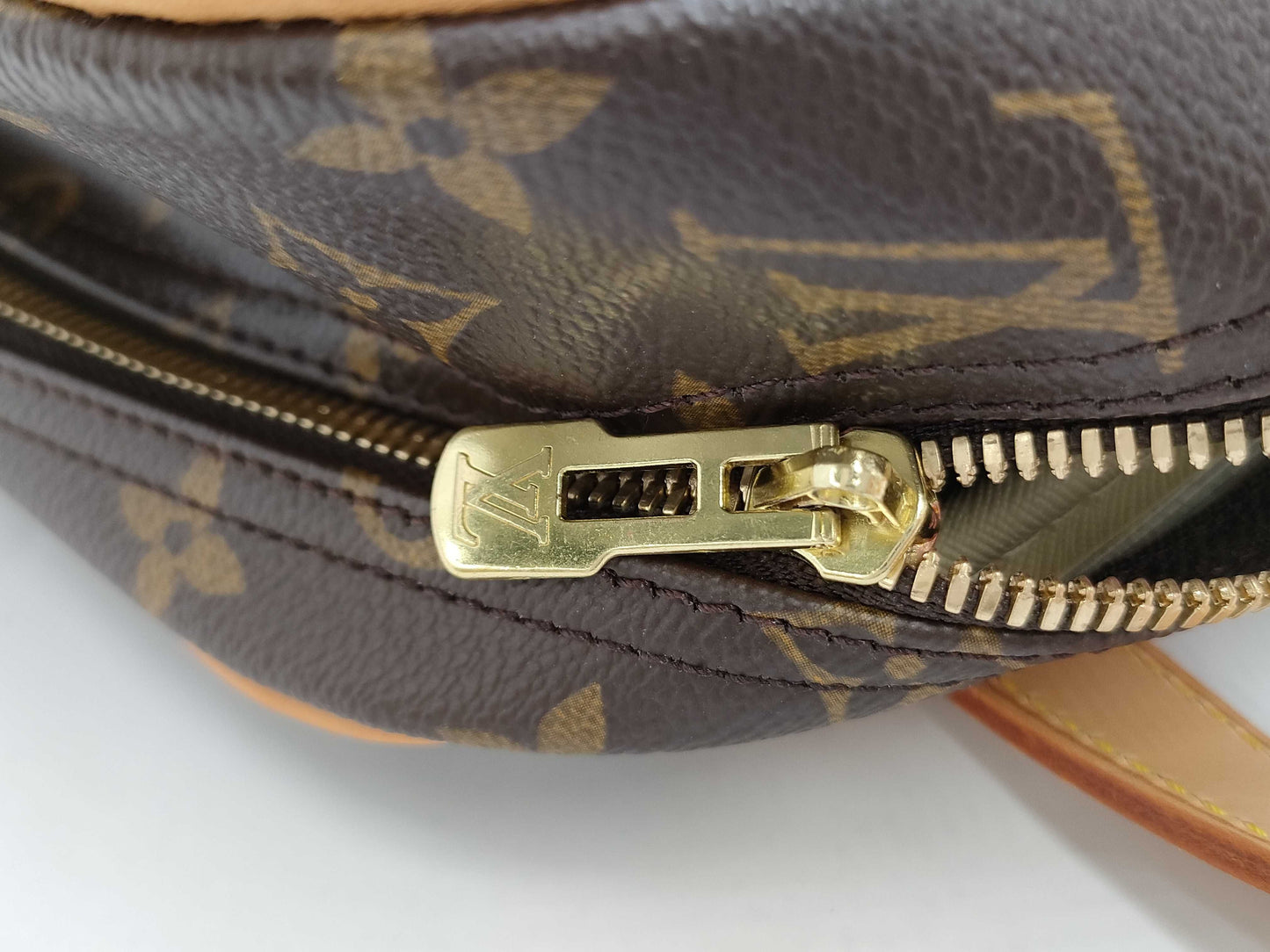 LOUIS VUITTON Louis Vuitton Bag Excursion Handbag
