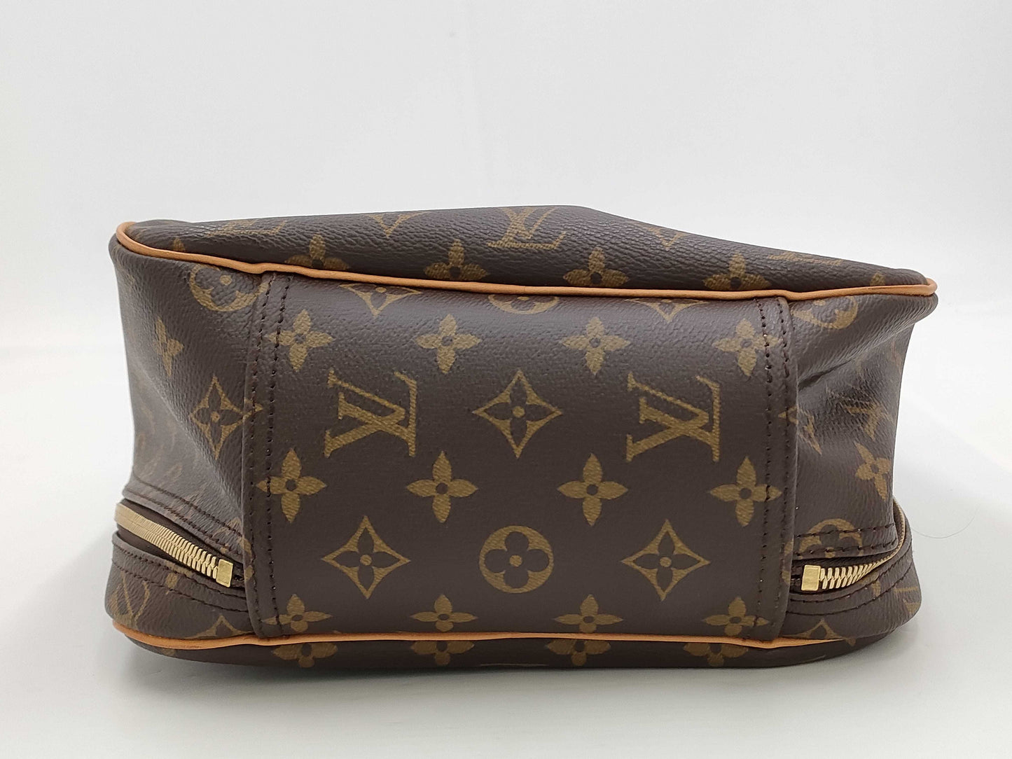 LOUIS VUITTON Louis Vuitton Bag Excursion Handbag