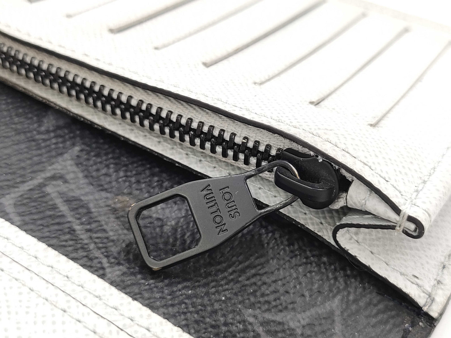 LOUIS VUITTON Epi Leather Portefeuille Brazza M81371 Wallet