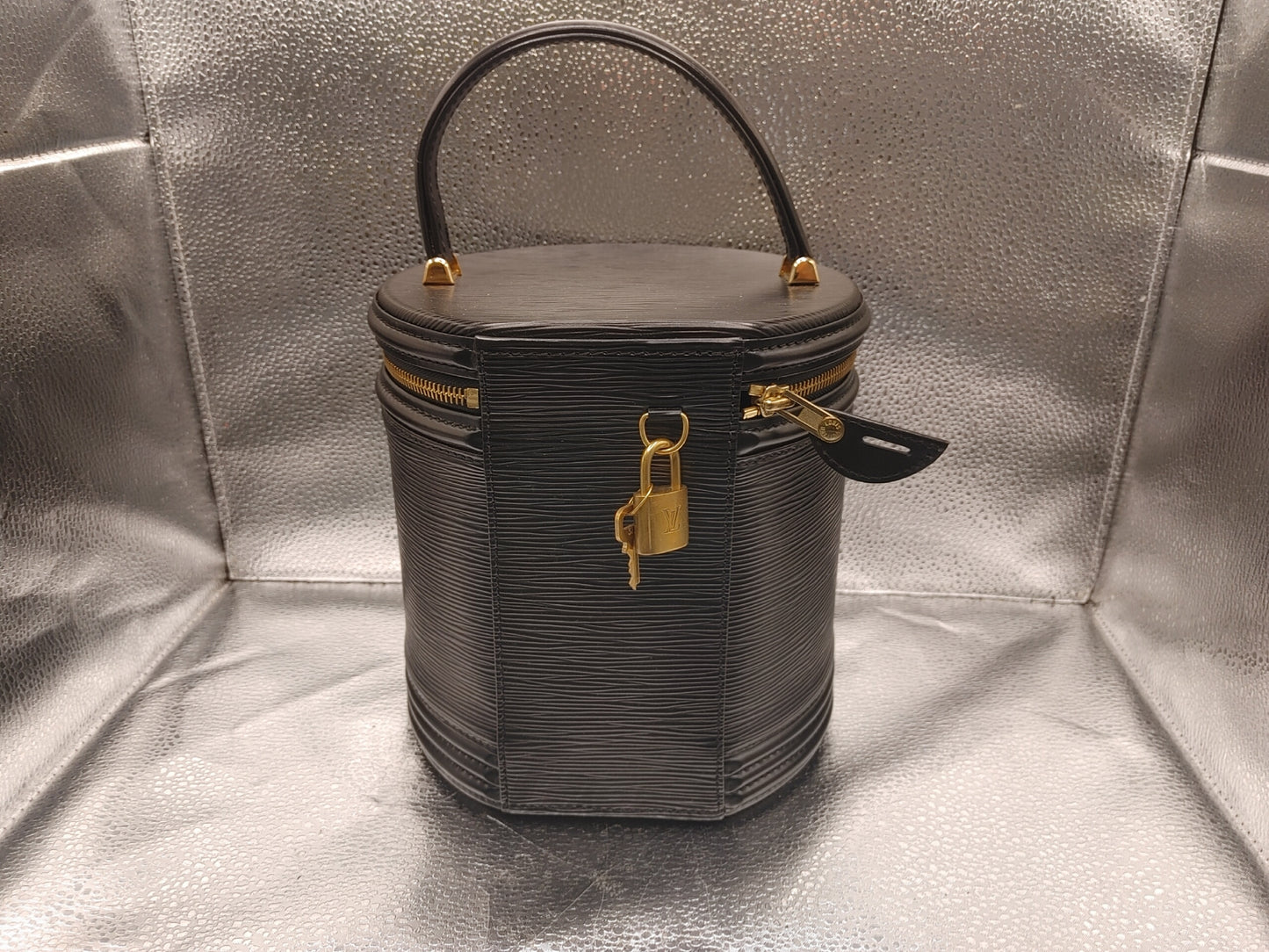 LOUIS VUITTON Epi Cannes M48032 A20915 Vertical Vanity Bag in Epi Leather Noir with Padlock, Key, and Pouch
