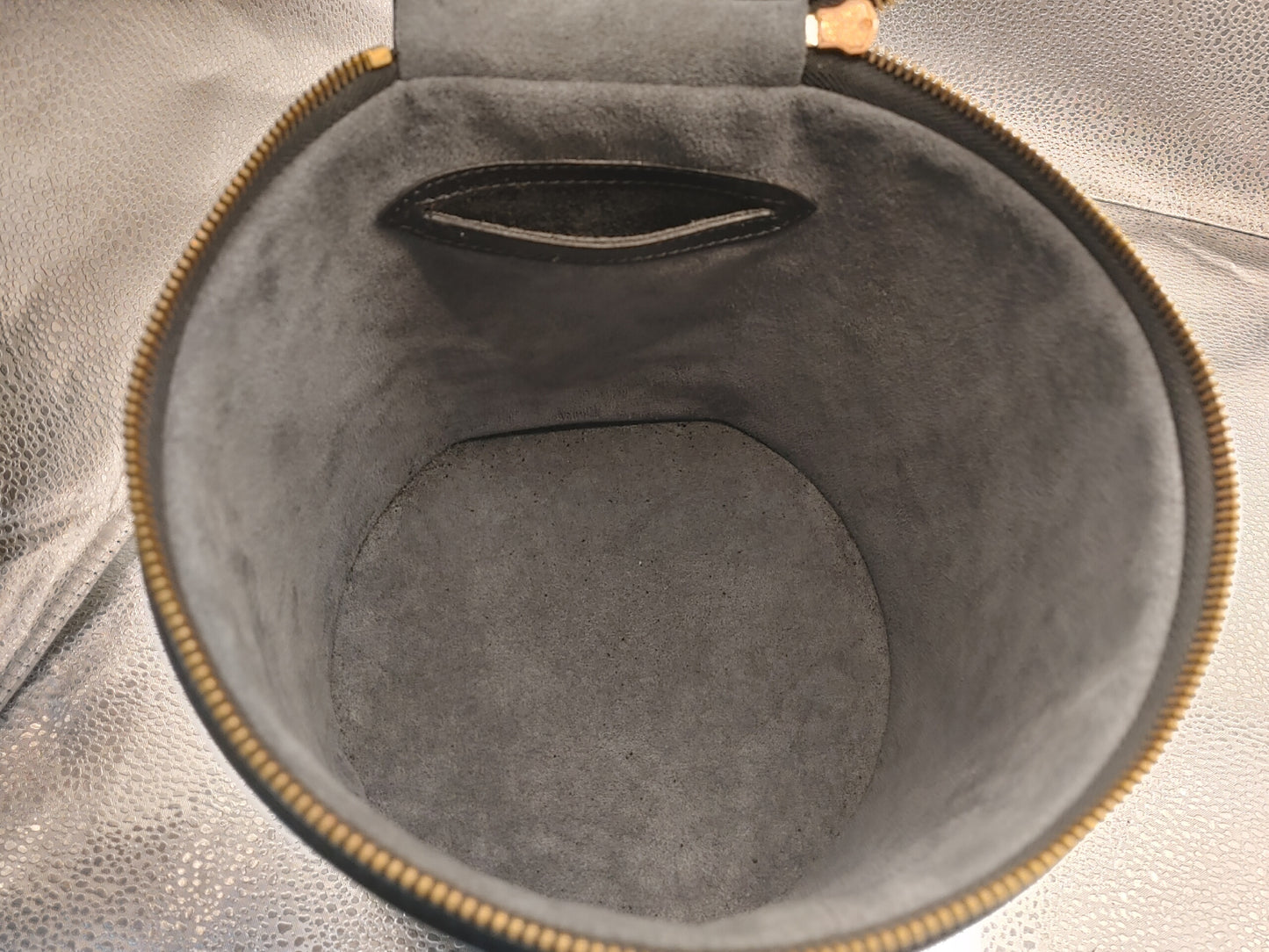 LOUIS VUITTON Epi Cannes M48032 A20915 Vertical Vanity Bag in Epi Leather Noir with Padlock, Key, and Pouch