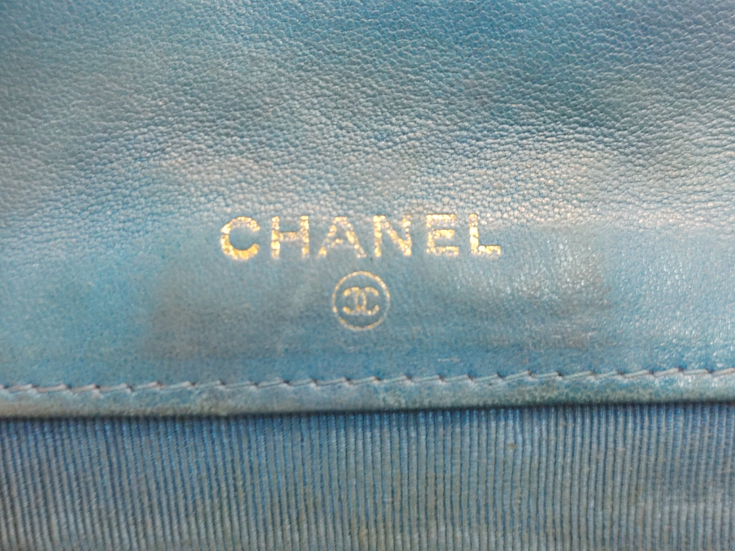 CHANEL Bicolor Double-Hook Compact Wallet with Seal 4773277 Caviar Skin Blue Wallet