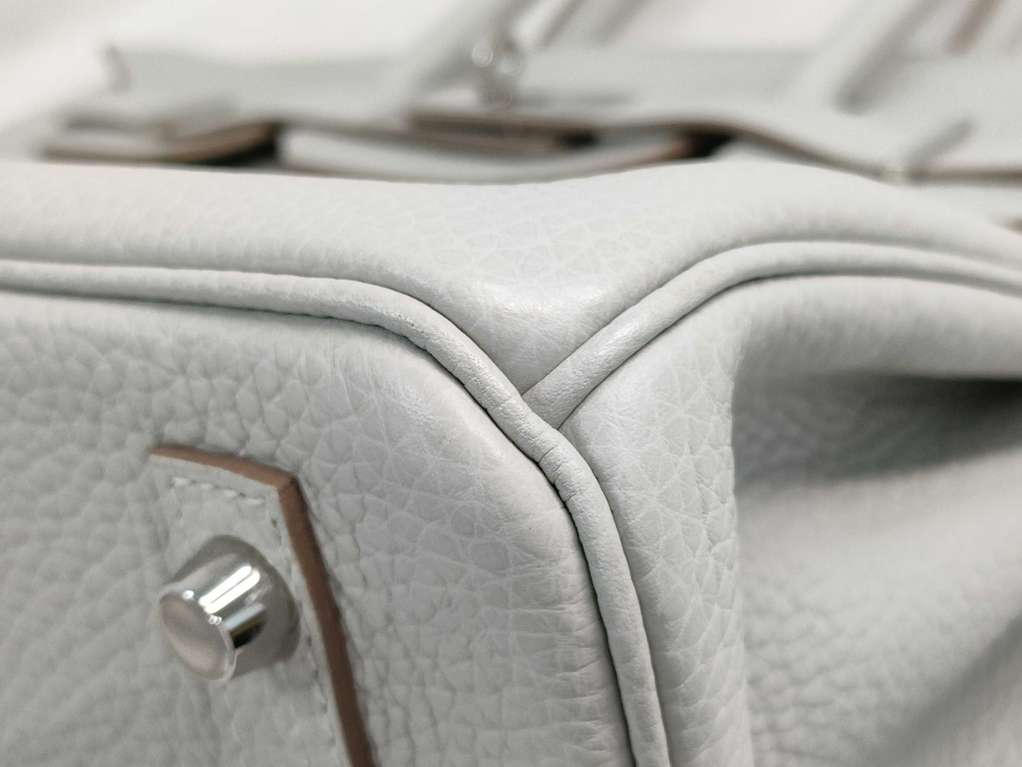 HERMES Birkin 30 handbag in ivory with silver hardware and a C stamp.