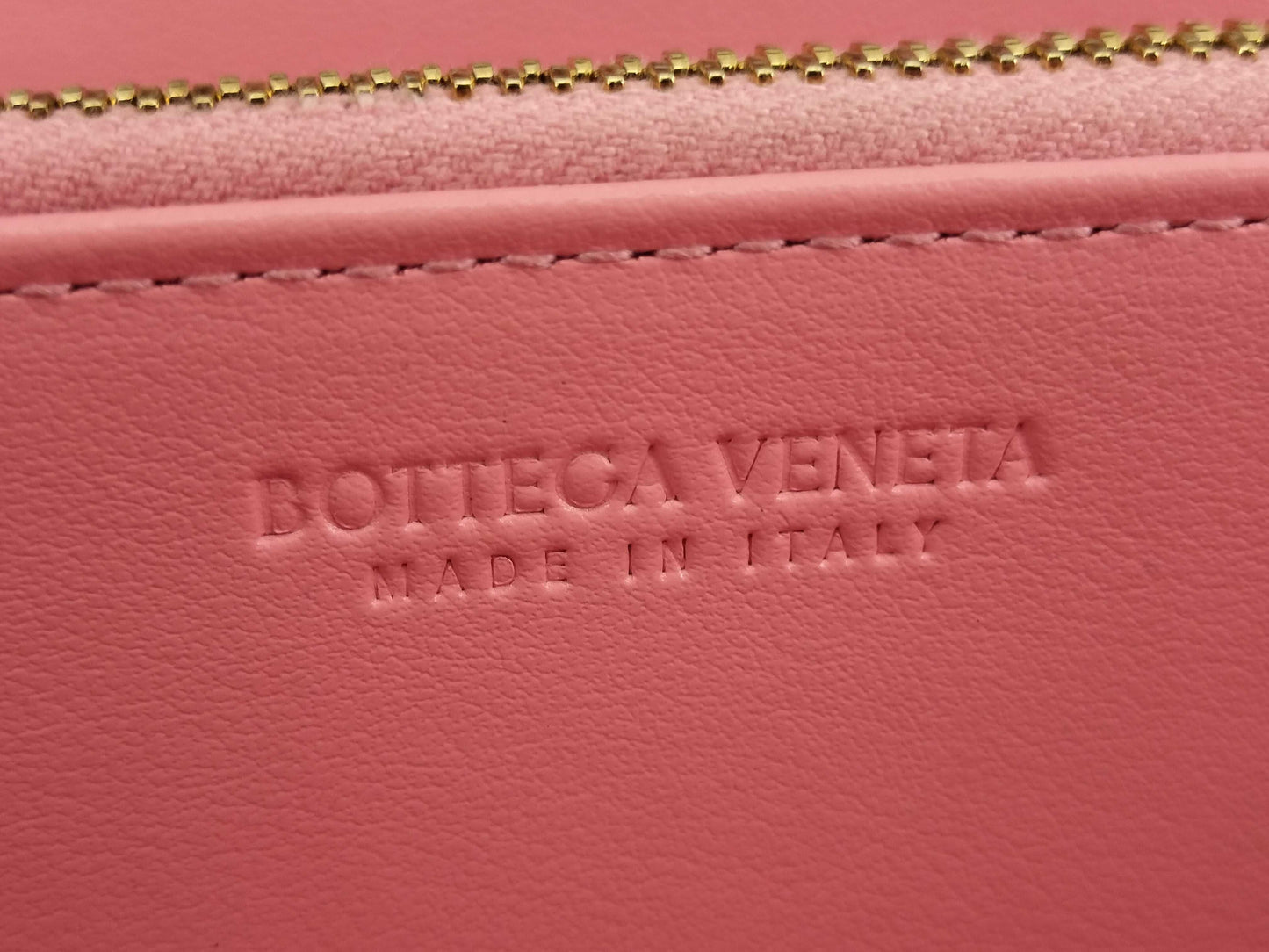 BOTTEGA VENETA Intrecciato Bottega Intrecciato Round Zip Wallet Accessories: Box, Dust Bag, Wallet