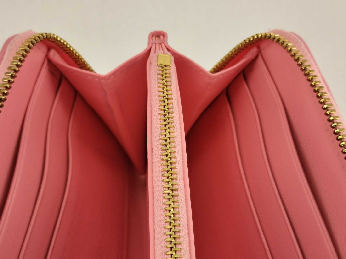 BOTTEGA VENETA Intrecciato Bottega Intrecciato Round Zip Wallet Accessories: Box, Dust Bag, Wallet