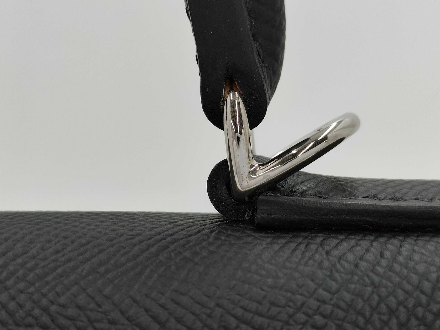 HERMES Kelly 28 Epson Black B-stamped Handbag