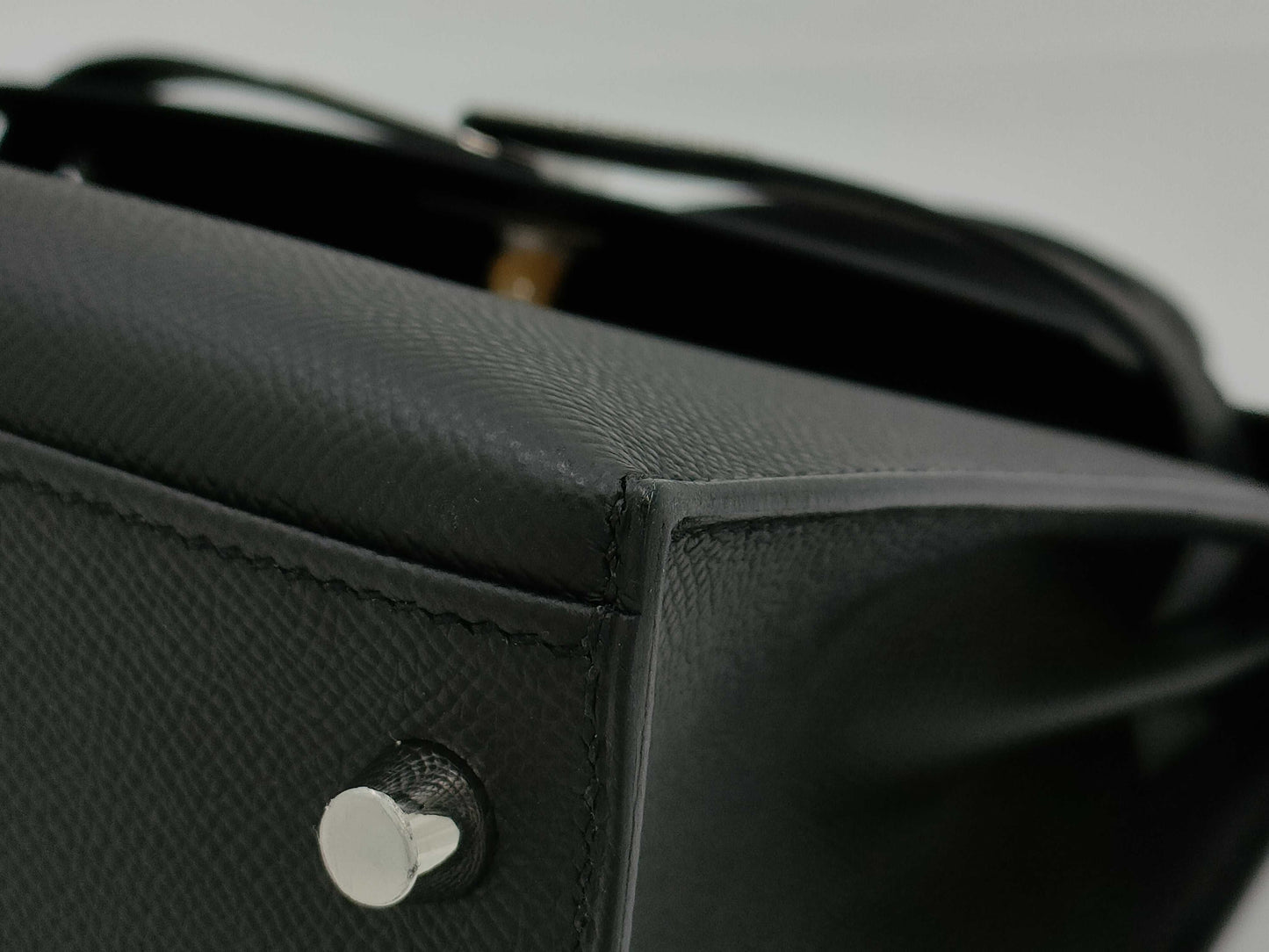 HERMES Kelly 28 Epson Black B-stamped Handbag